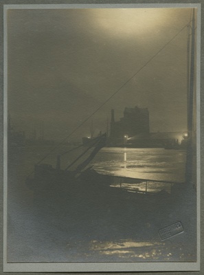 Vaade Tallinna sadamale öösel  duplicate photo