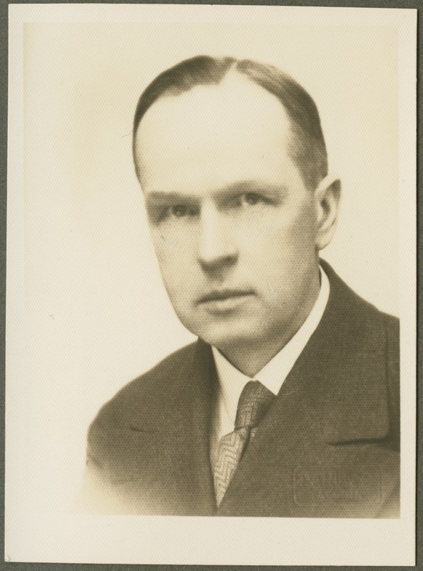 Joh. Parikase poolportree