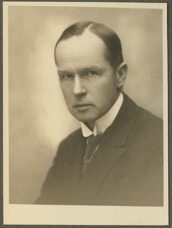 Joh. Parikase poolportree