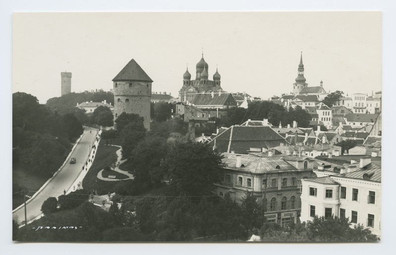 Vaade Jaani kiriku tornist Toompea suunas, keskel Kiek in de Kök.