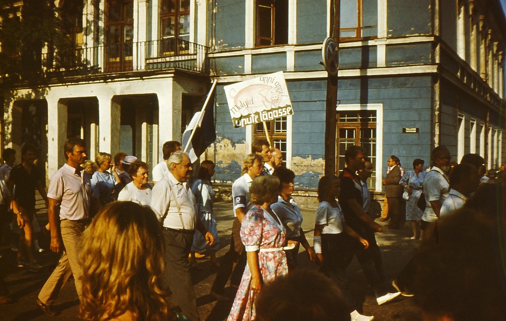 Viljandi Rahvarinne, 1988.