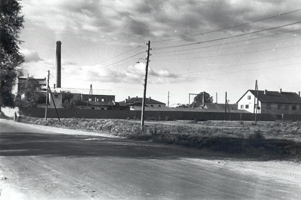 Photo. Võru Gas Analysators Factory. Plate Kreutzwaldi tn. 59, where the factory was built.