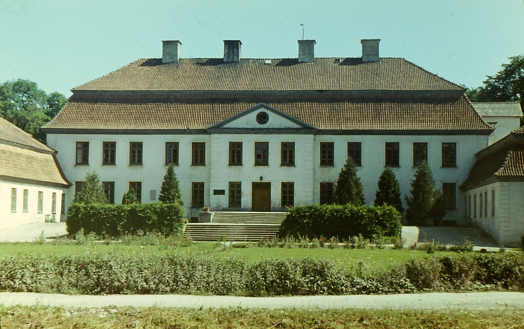 GNST - J.Gagarini nimeline näidissovhoostehnikum