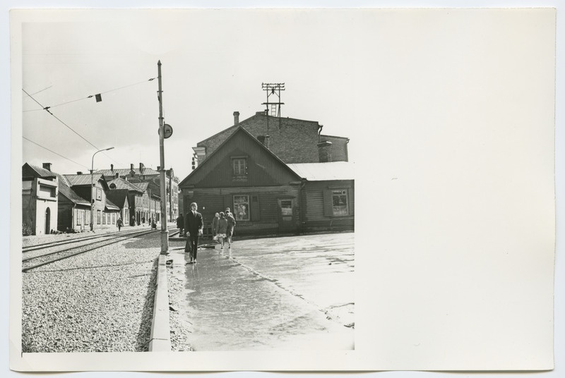 Vasakul- vaade Tartu maanteele