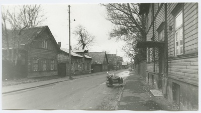 Vaade piki Jaan Tombi (Jüri Vilmsi) tänavat Kadriorus  duplicate photo