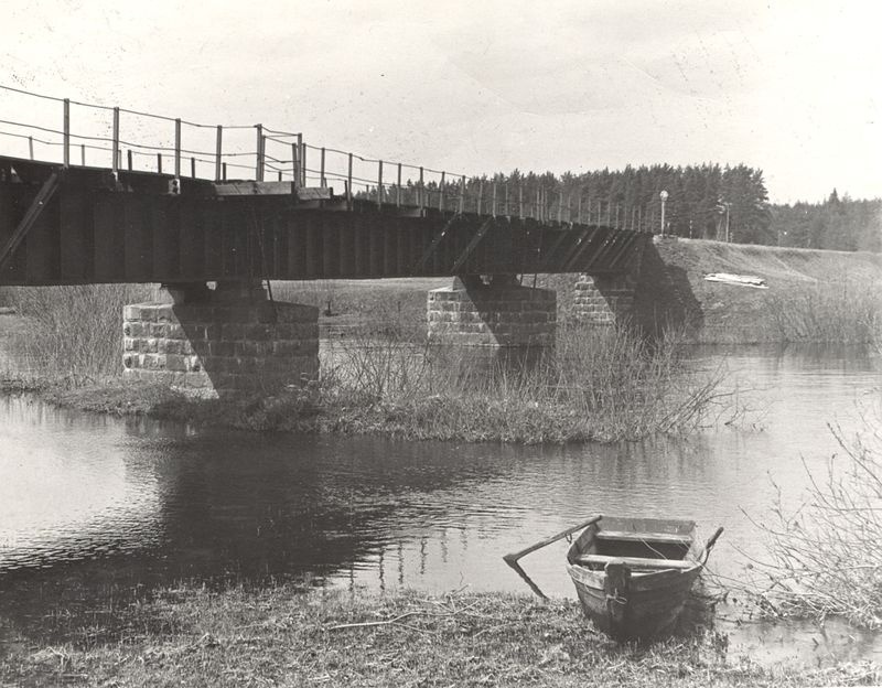 Photo. Valga-mõniste narrow rail bridge over the Mustjõe Saru factory