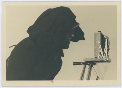 Rakvere fotograaf Heiti Olvet fotokaameraga  duplicate photo