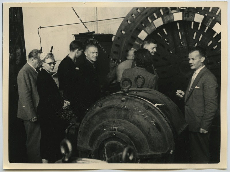 Soome turistid tehase "Volta" siseruumides.