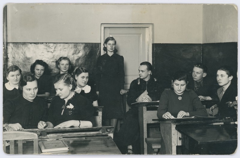 Polli Aianduskooli õpilased klassis. 1938