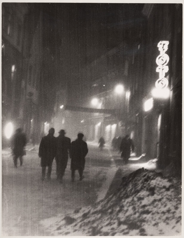 Vaade Viru tänavale talve õhtul.