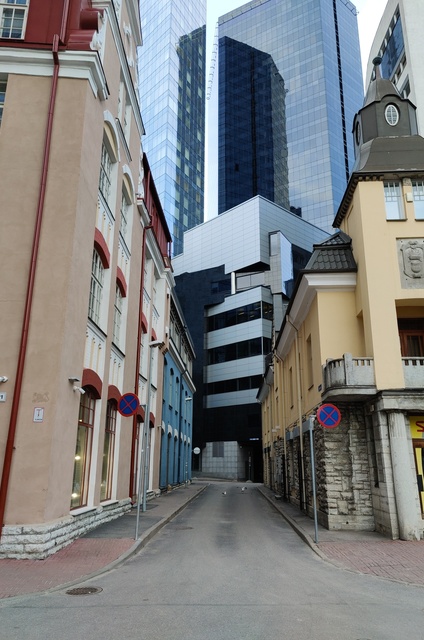 View from Maakri Street to Tornimäe Street in Tallinn rephoto