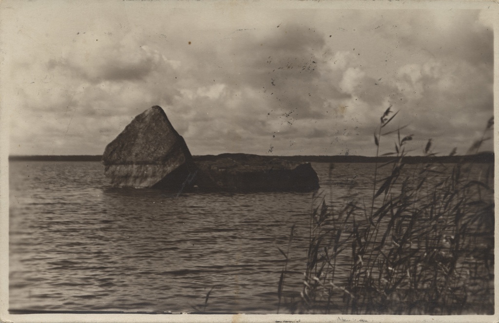 Estonia-tallinn : Lindakivi Lake Ülemiste