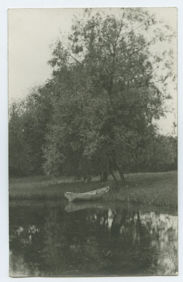 Tallinn, Pirita jõe kallas paadiga.