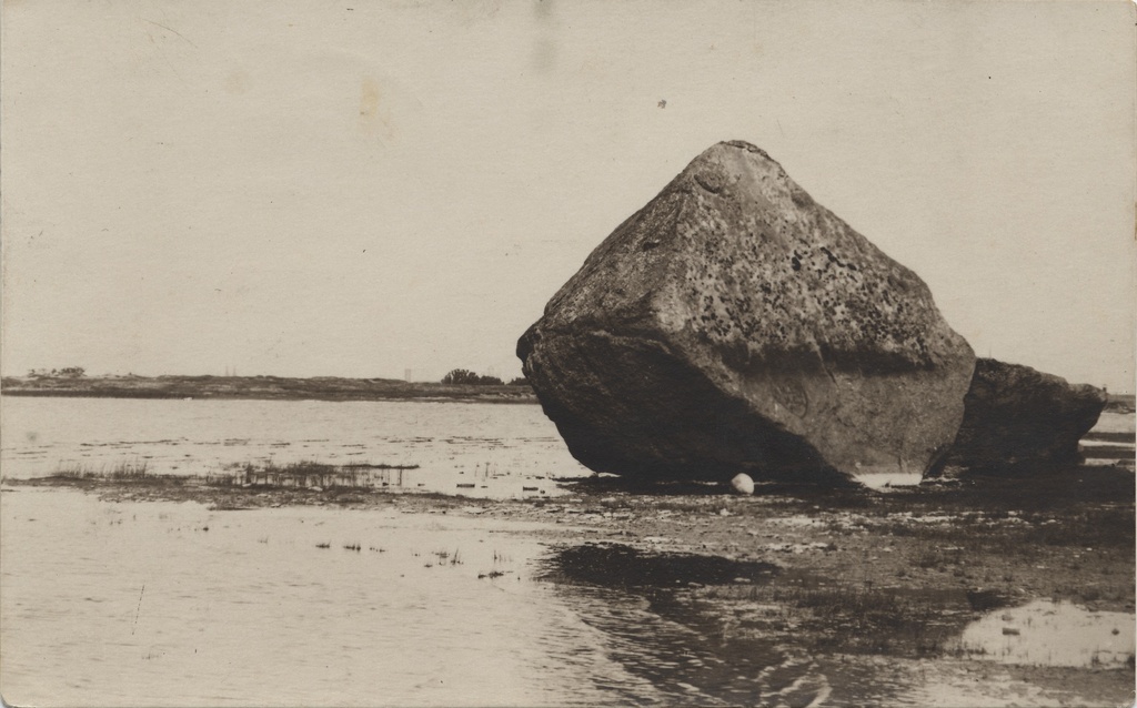 [tallinn] : [Lindakivi on Lake Ülemiste]