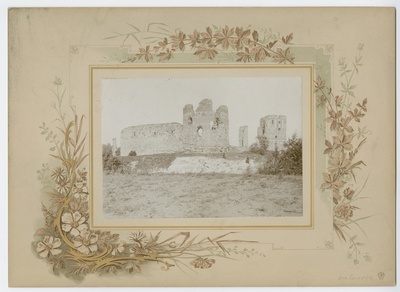 Vastseliina kindluse varemed.  similar photo