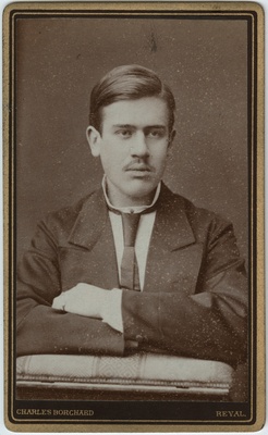 Foto albumis: Tallinna Kubermangugümnaasiumi abiturientide portreed. Wilhelm Fühner  duplicate photo
