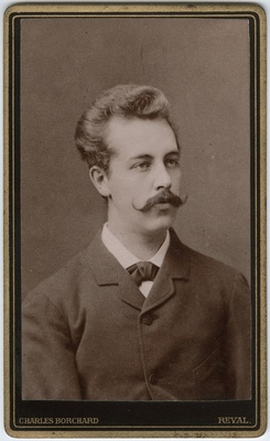 Foto albumis: Tallinna Kubermangugümnaasiumi abiturientide portreed. eduard Seegrön  duplicate photo