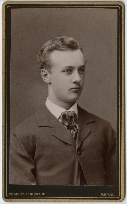 Foto albumis: Tallinna Kubermangugümnaasiumi abiturientide portreed. Arthur Jordan