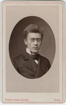 Foto albumis: Tallinna Kubermangugümnaasiumi abiturientide portreed. Oscar Fischer  duplicate photo