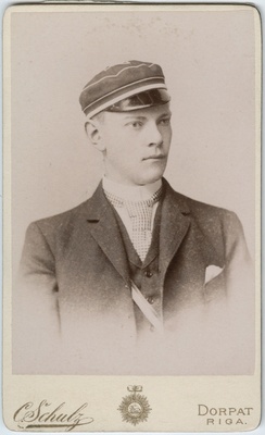 Foto albumis: Tallinna Toomkooli õppejõudude ja õpilaste portreedega. Konrad Maydell  duplicate photo