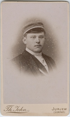 Foto albumis: Tallinna Toomkooli õppejõudude ja õpilaste portreedega. Georg Rehkampff (Rennenkampff ?)  duplicate photo