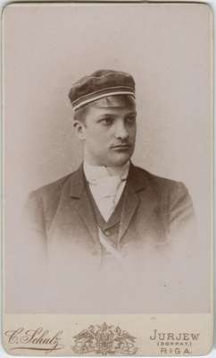 Foto albumis: Tallinna Toomkooli õppejõudude ja õpilaste portreedega. Alexander Nerling  duplicate photo