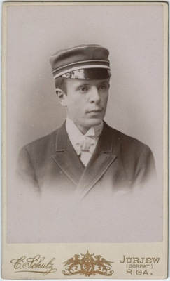 Foto albumis: Tallinna Toomkooli õppejõudude ja õpilaste portreedega. Otto Hersen  duplicate photo