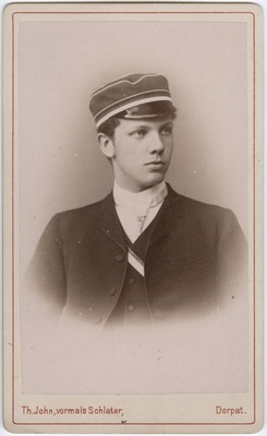Foto albumis: Tallinna Toomkooli õppejõudude ja õpilaste portreedega.Gustav Haller  duplicate photo