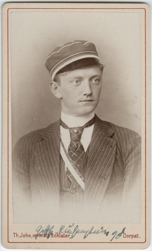 Foto albumis: Tallinna Toomkooli õppejõudude ja õpilaste portreedega. Gottfried Krusenstern