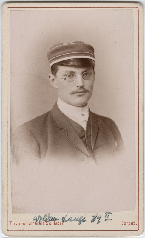 Foto albumis: Tallinna Toomkooli õppejõudude ja õpilaste portreedega. Woldemar Lange