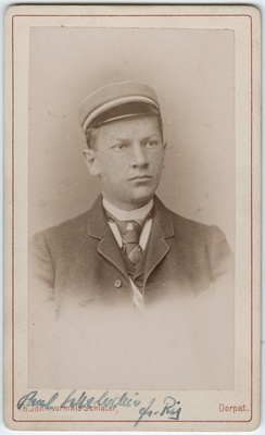 Foto albumis: Tallinna Toomkooli õppejõudude ja õpilaste portreed. Paul Scheluchin (?)  duplicate photo