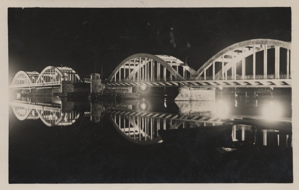 Pärnu Suursild at night