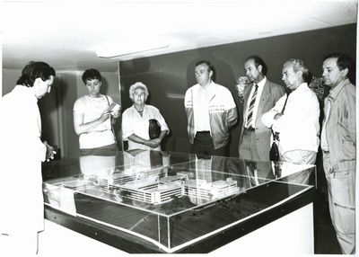 Tallinna delegatsioon Schwerini, haigla maketti uudistamas, 13.06.1989. a. Paremalt teine Dmitri Bruns.  duplicate photo