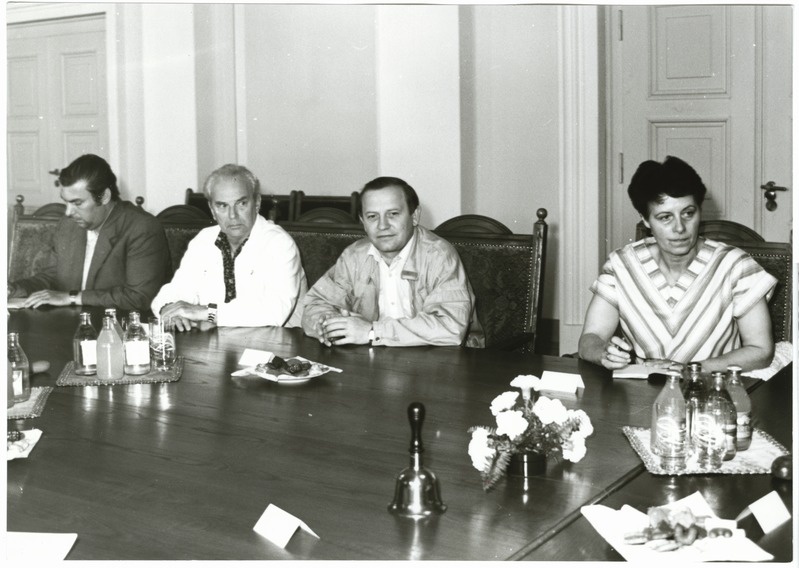 Tallinna delegatsioon Schwerini ringkäigul, linnavalitsuses, 12.06.1989. a. Vasakult teine Dmitri Bruns.