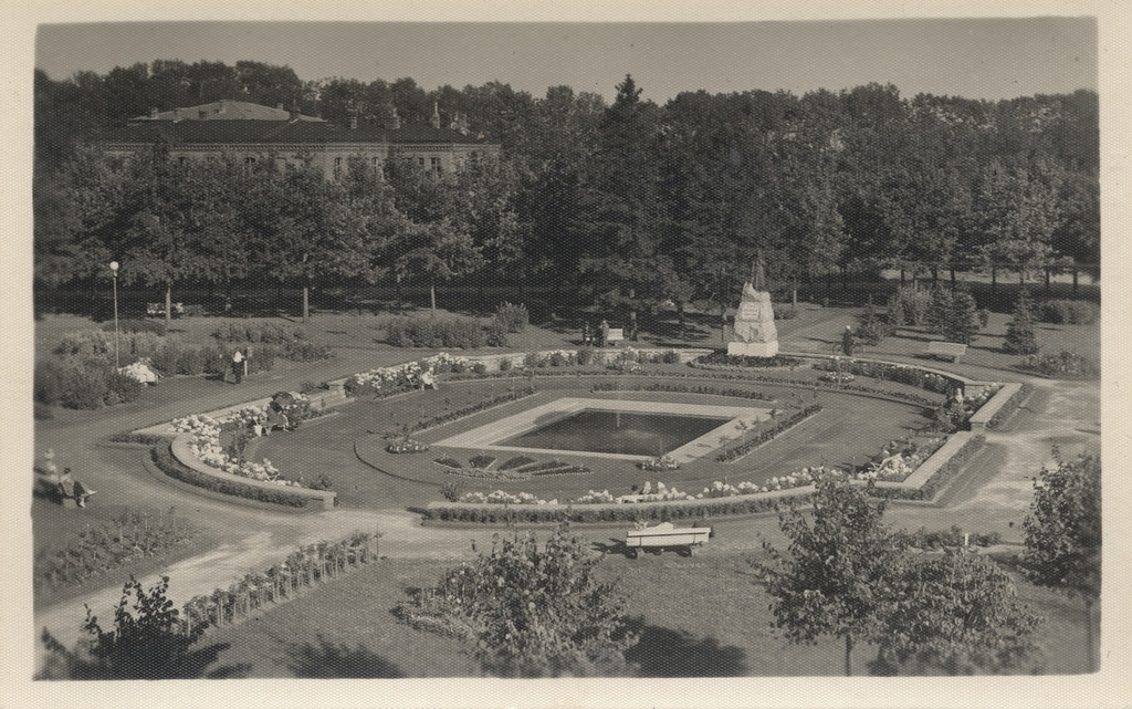 Estonia : Pärnu Lydia Koidula Square