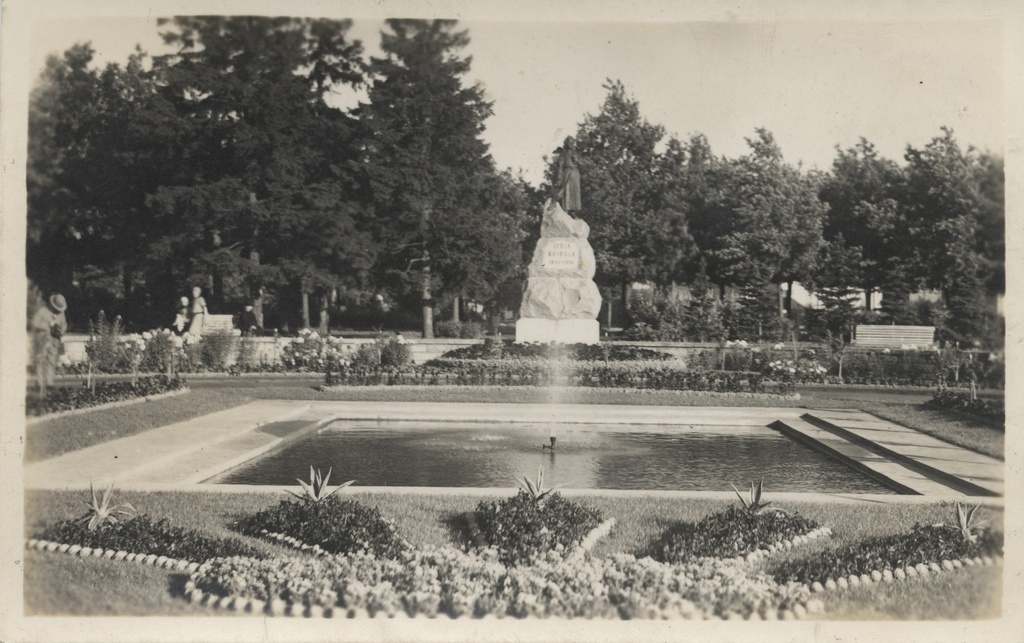 Estonia : Pärnu Lydia Koidula Square