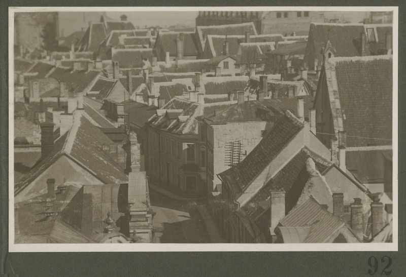 Tallinn. Vaade Toompealt Laiale tänavale.
