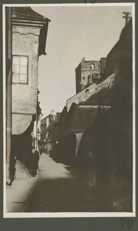 Tallinn. Linnamüüri äärne tänav.