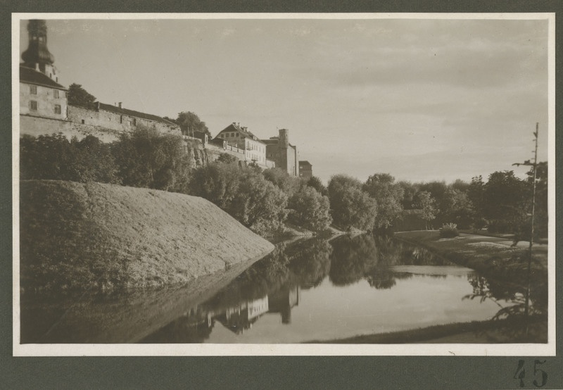Tallinn. Vaade Snelli tiigile ja Toompeale.