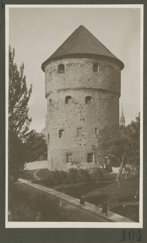 Tallinn. Vaade Harjumäelt Kiek in de Kökile ja Komandandi teele.