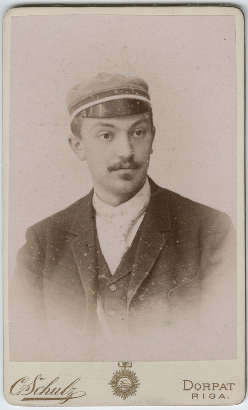 Foto albumis: Tallinna Toomkooli õppejõudude ja õpilaste portreedega. Ernst Hoerschelmann (Hörschelmann)