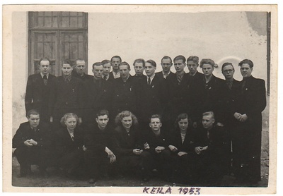 Saku tehnikumi õpilased Keila mõisa juures  duplicate photo