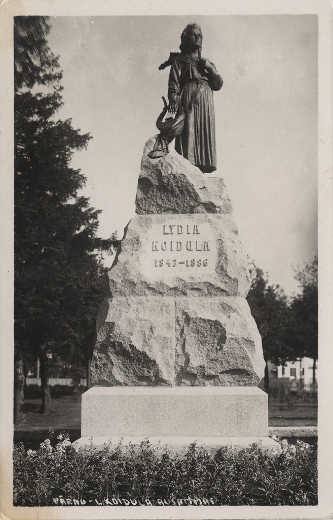 Pärnu L. Koidula ausamma