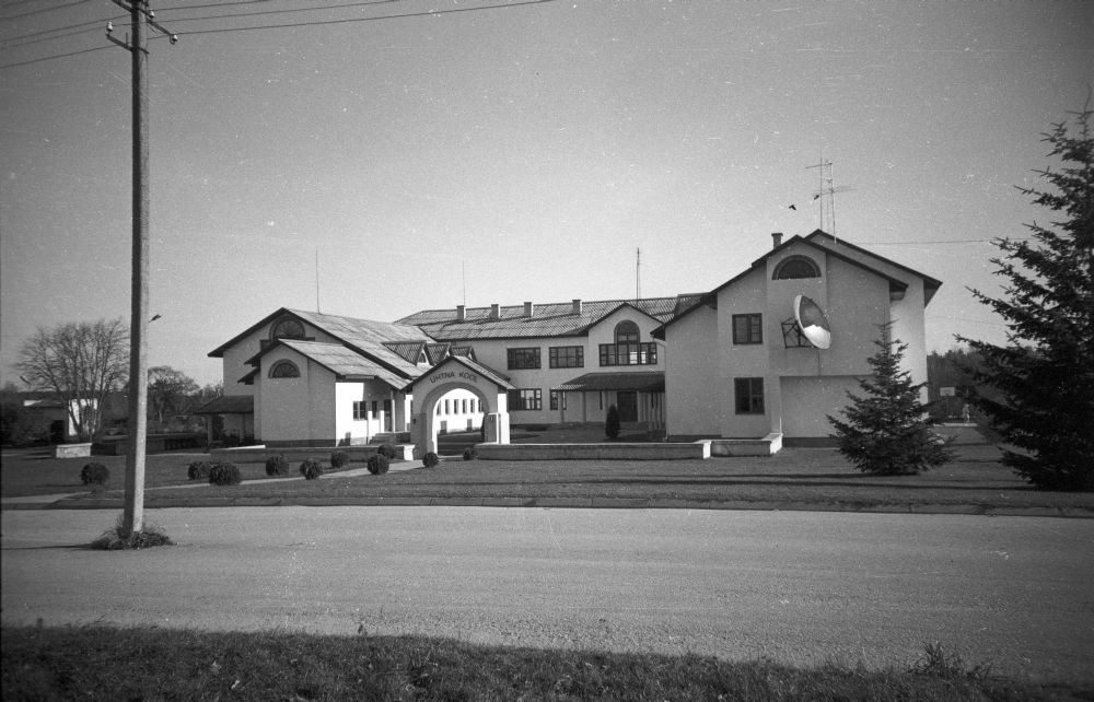 Uhtna schoolhouse
