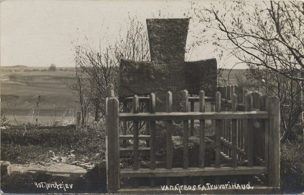 Old-irboska : Truvori tomb