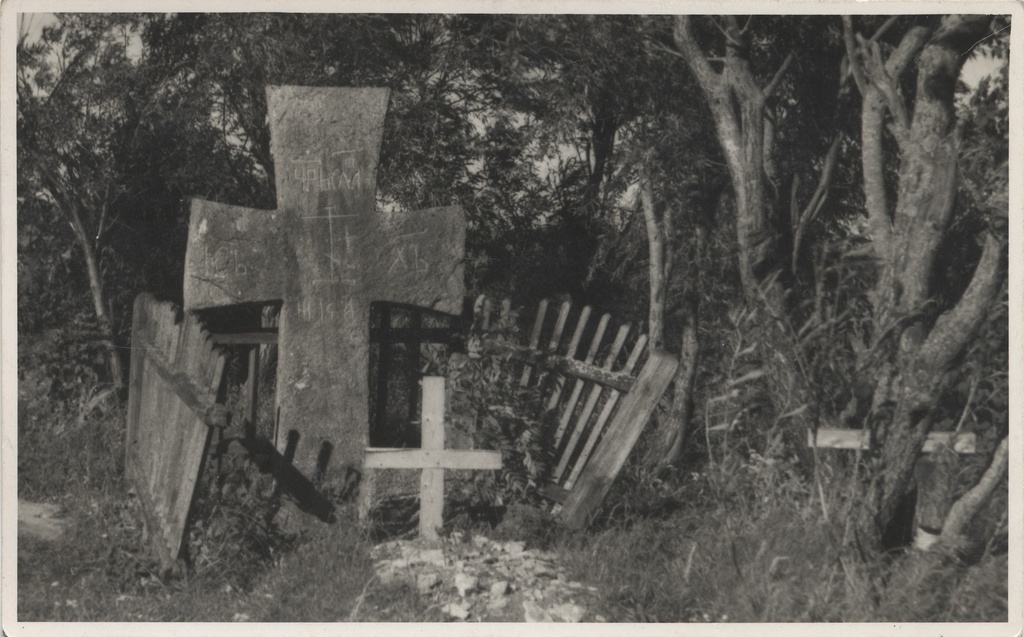 Old-irboska cemetery : Truvori tomb