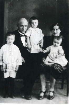 August Liivi pere Tallinnas  similar photo