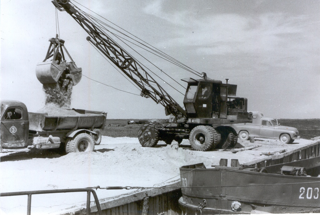 Photo. Võru Car Transport Base No. 3. Carriage of cruise from the port of Võõpsu to the highways in 1964.