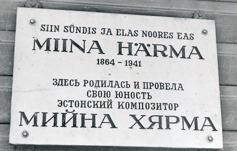 Mälestustahval Miina Härma sünnikodus