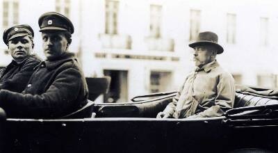 Baltic Conference II.  Tartu, 29.09. - 9 October 1919.
Jaan Poska is driving in the car. Photo Armin Lomp.